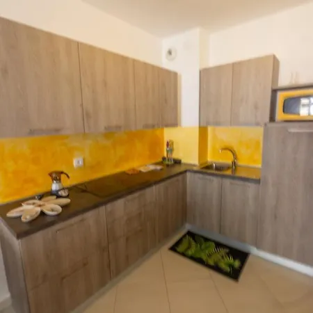 110i - Joli 2p Avec Terrasse Piscine Et Parking * Menton