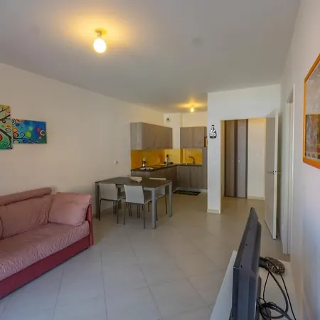 110i - Joli 2p Avec Terrasse Piscine Et Parking *